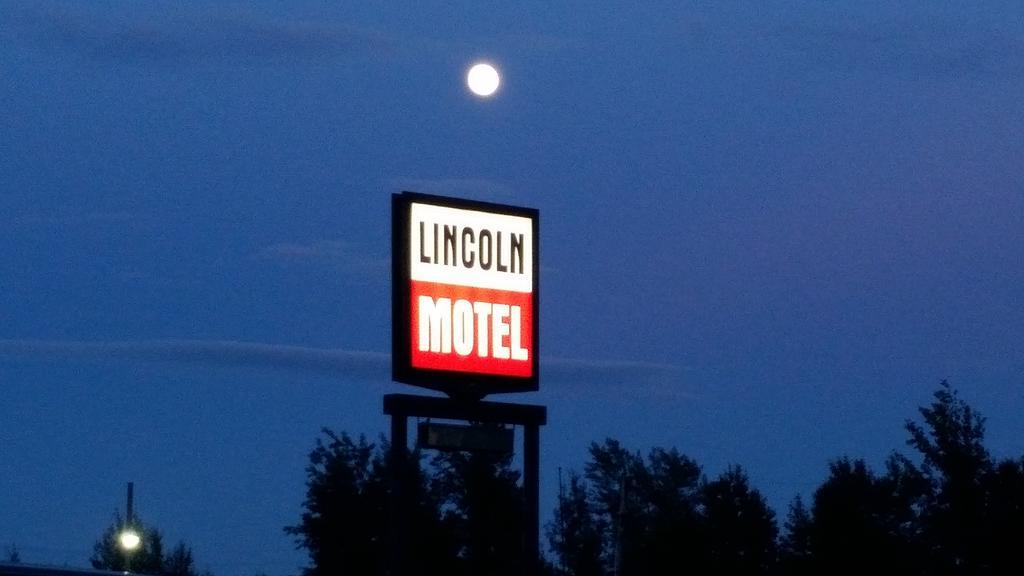 Lincoln Motel Sturgeon Falls Extérieur photo