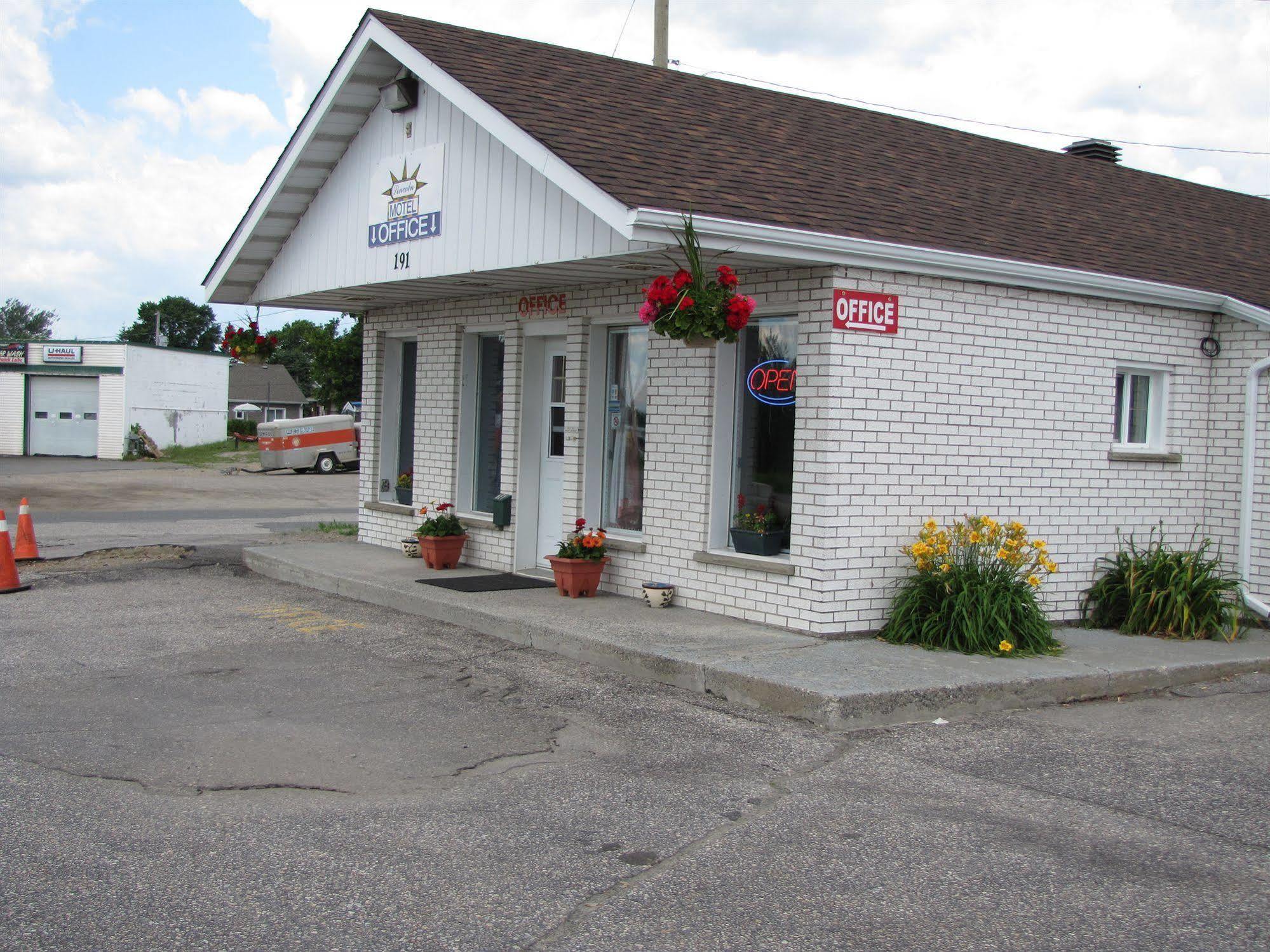 Lincoln Motel Sturgeon Falls Extérieur photo