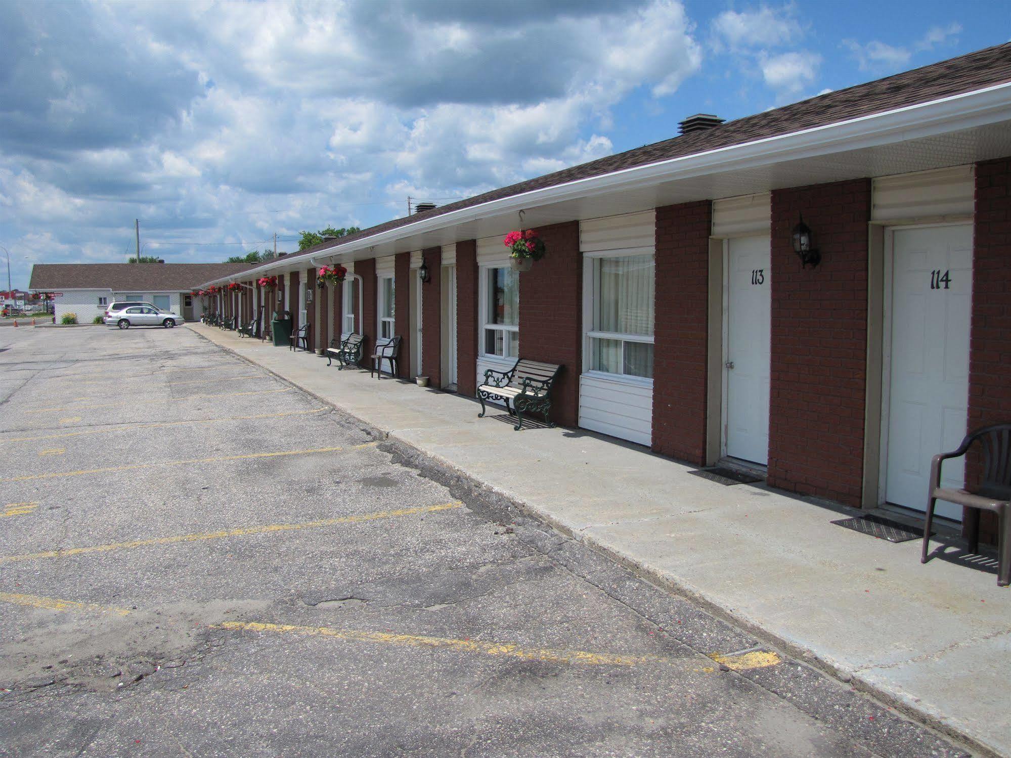 Lincoln Motel Sturgeon Falls Extérieur photo