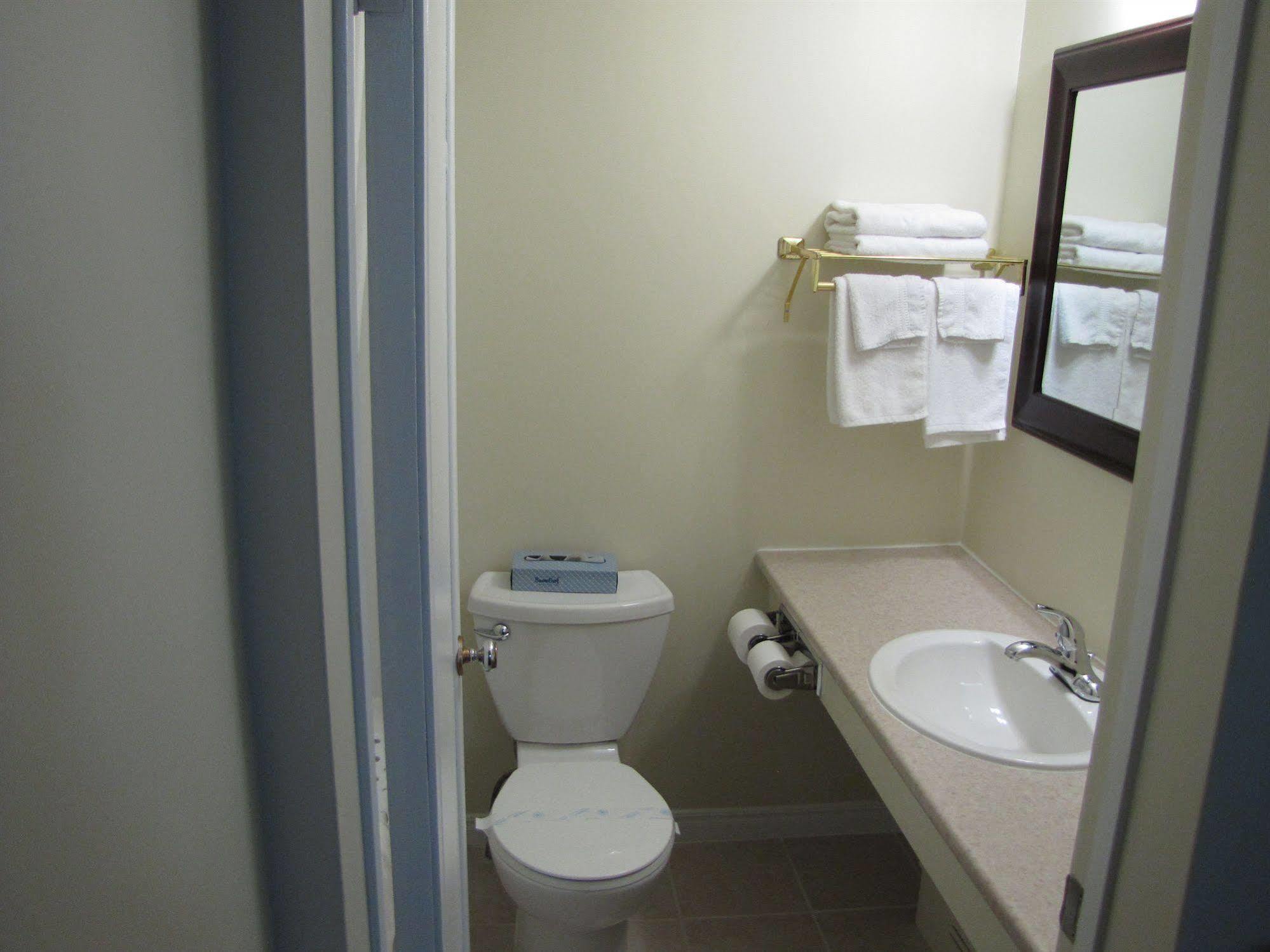 Lincoln Motel Sturgeon Falls Extérieur photo