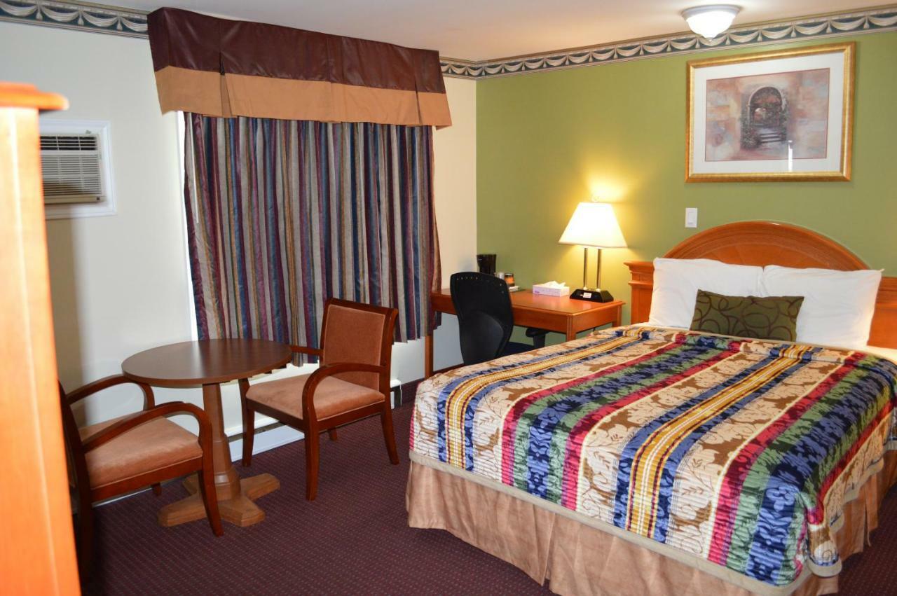 Lincoln Motel Sturgeon Falls Extérieur photo