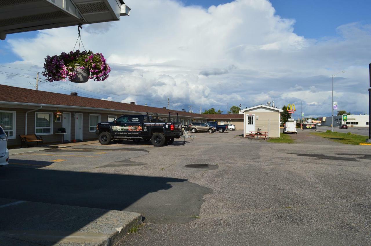 Lincoln Motel Sturgeon Falls Extérieur photo